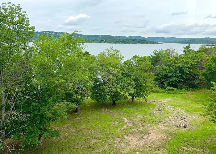 Lakefront And Lake View Condo On Indian Point