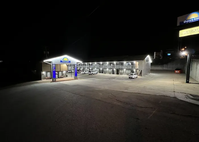 Motel: Days Inn By Wyndham Branson Near Theatre District