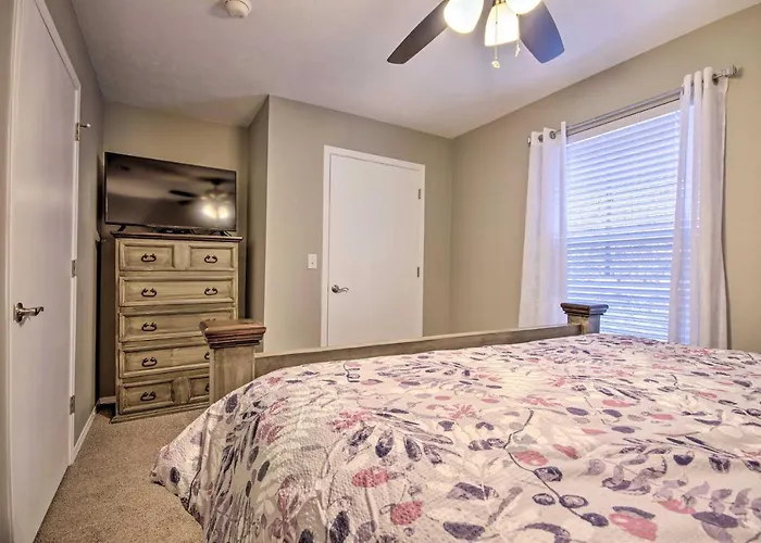 Family Getaway - 5 Mi To Silver Dollar City!